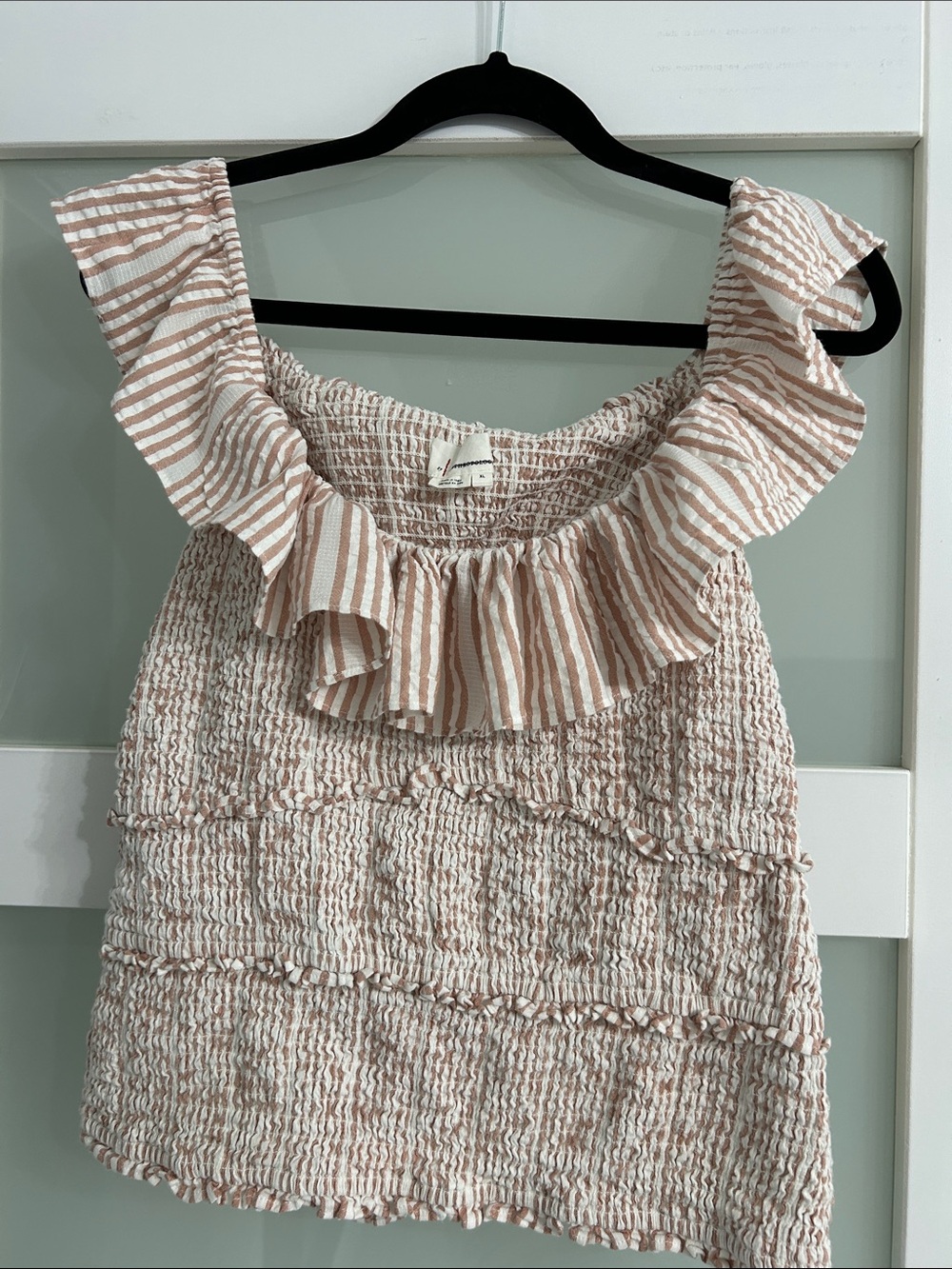 Anthropologie Smocked Open back Ruffle Top. Able to wear with your bra. Size XL